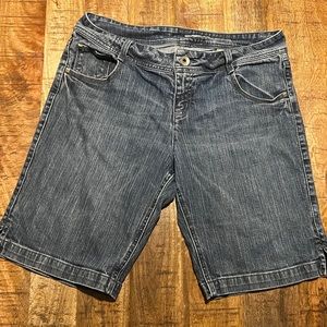 DKNY Wmn’s Bermuda Jean Shorts Sz 12 Dark Blue